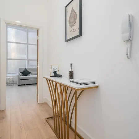 Town Centre Apartment - Near Airport & Train Station Luton  Esterno foto