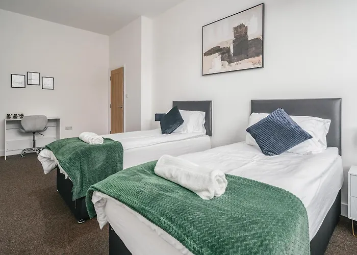 Town Centre Apartment - Near Airport & Train Station