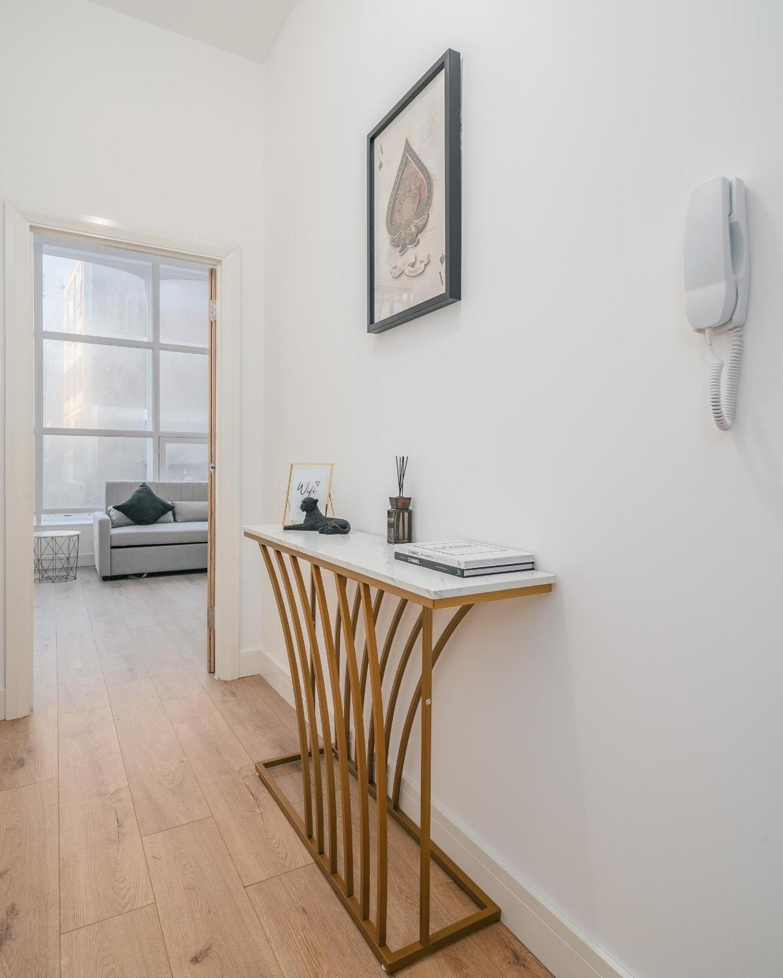 Town Centre - Near Airport & Train Station * Luton (Bedfordshire)