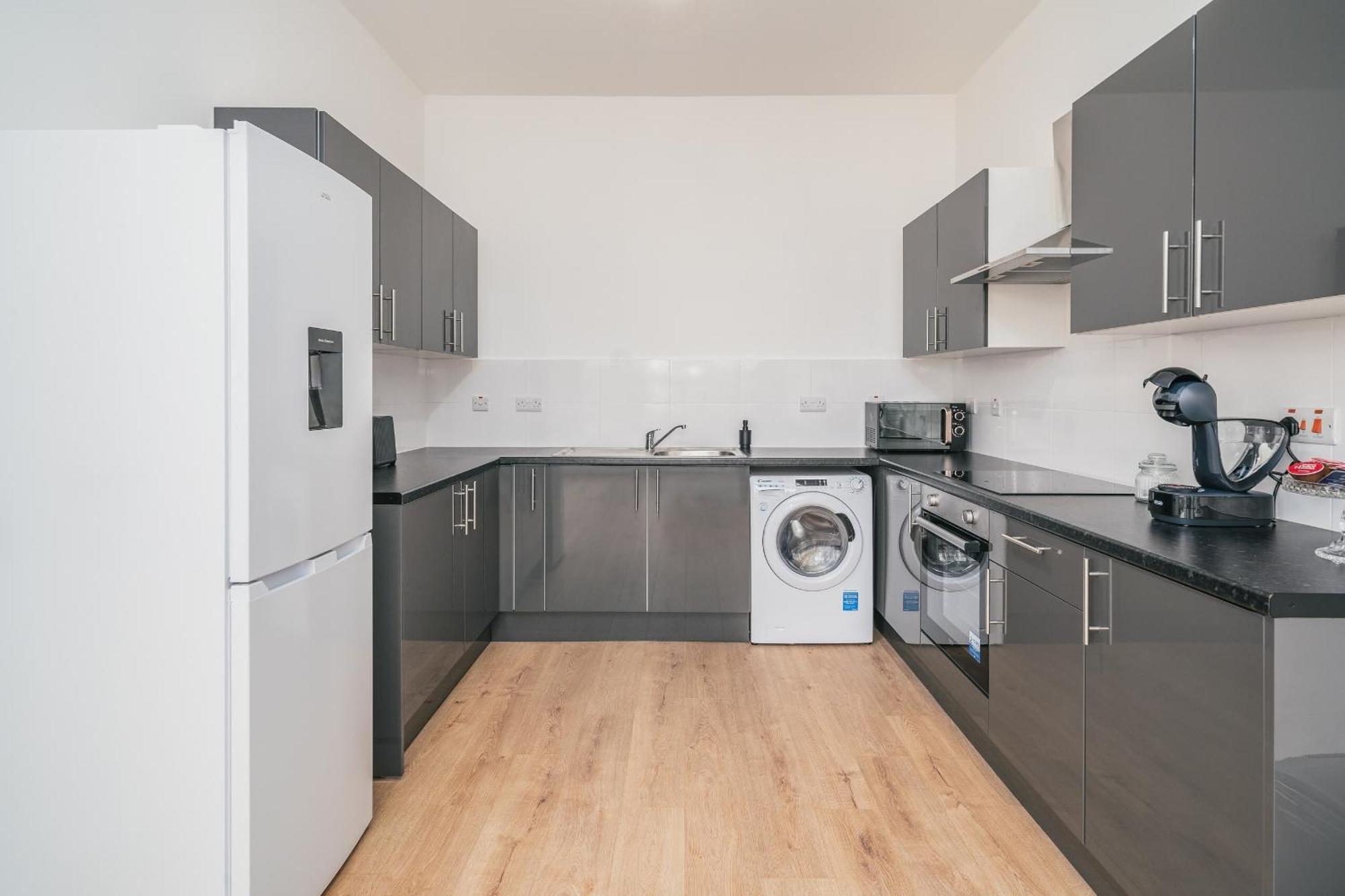 Apartment Town Centre - Near Airport & Train Station *