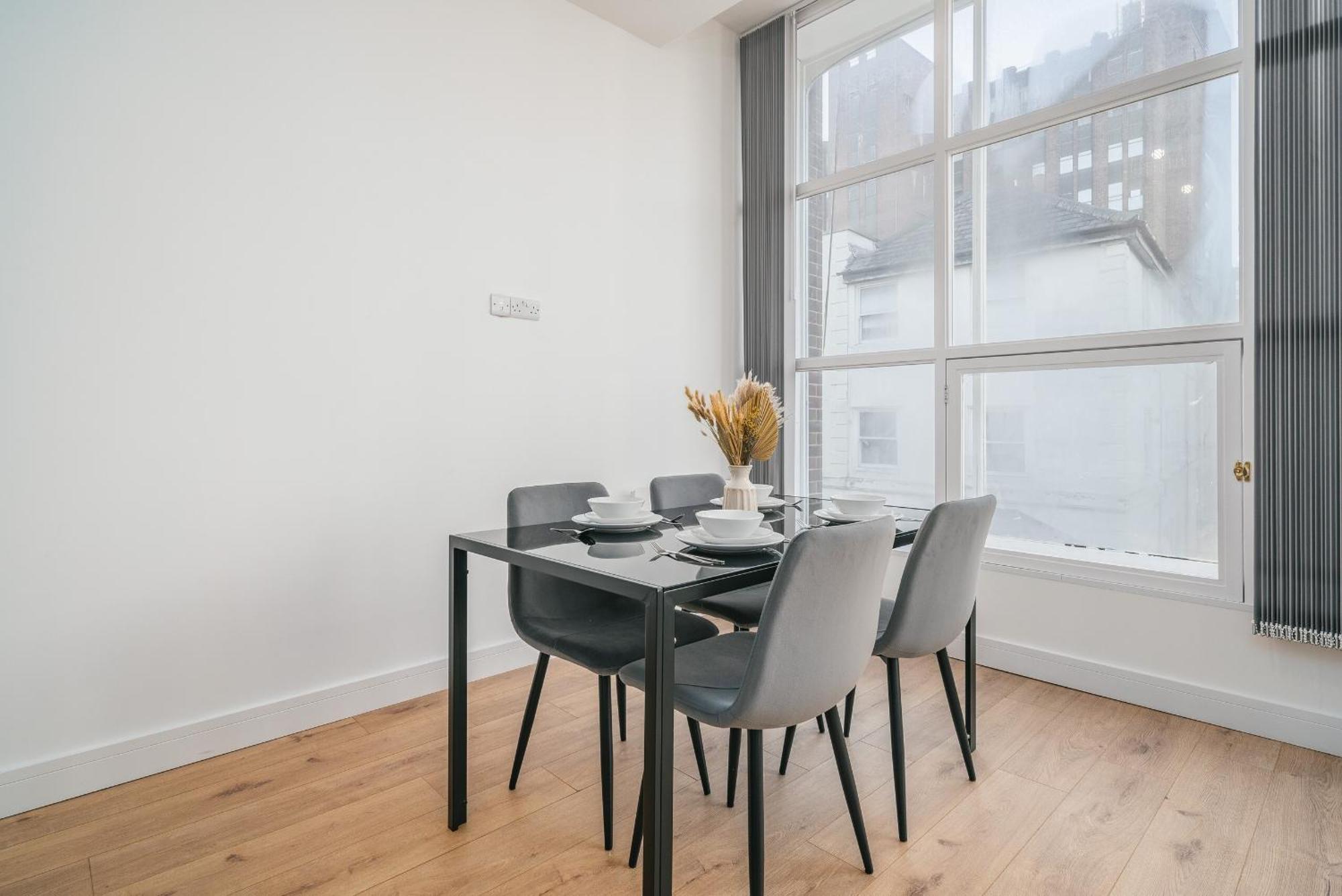 Apartment Town Centre - Near Airport & Train Station *
