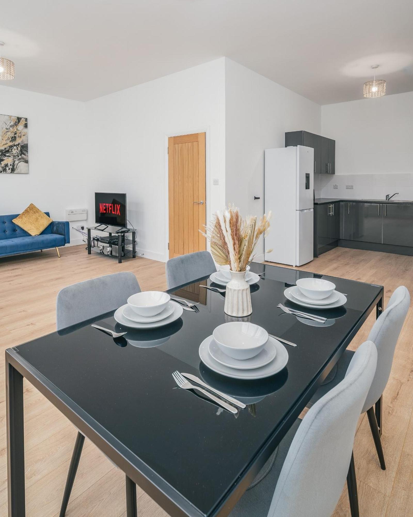 Apartment Town Centre - Near Airport & Train Station *