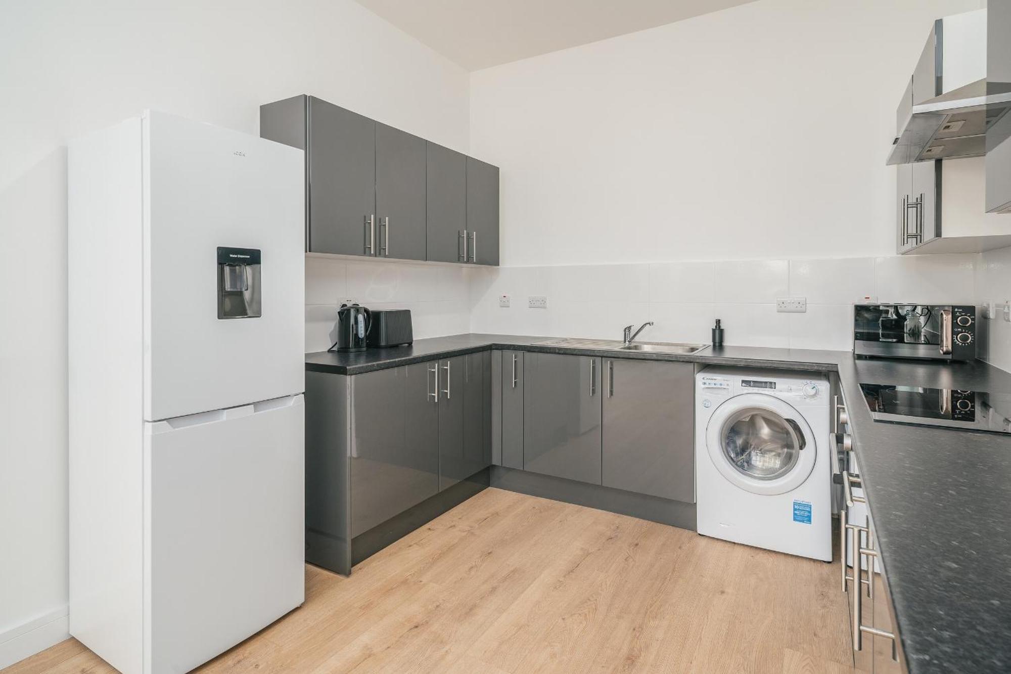 Town Centre - Near Airport & Train Station Apartment *