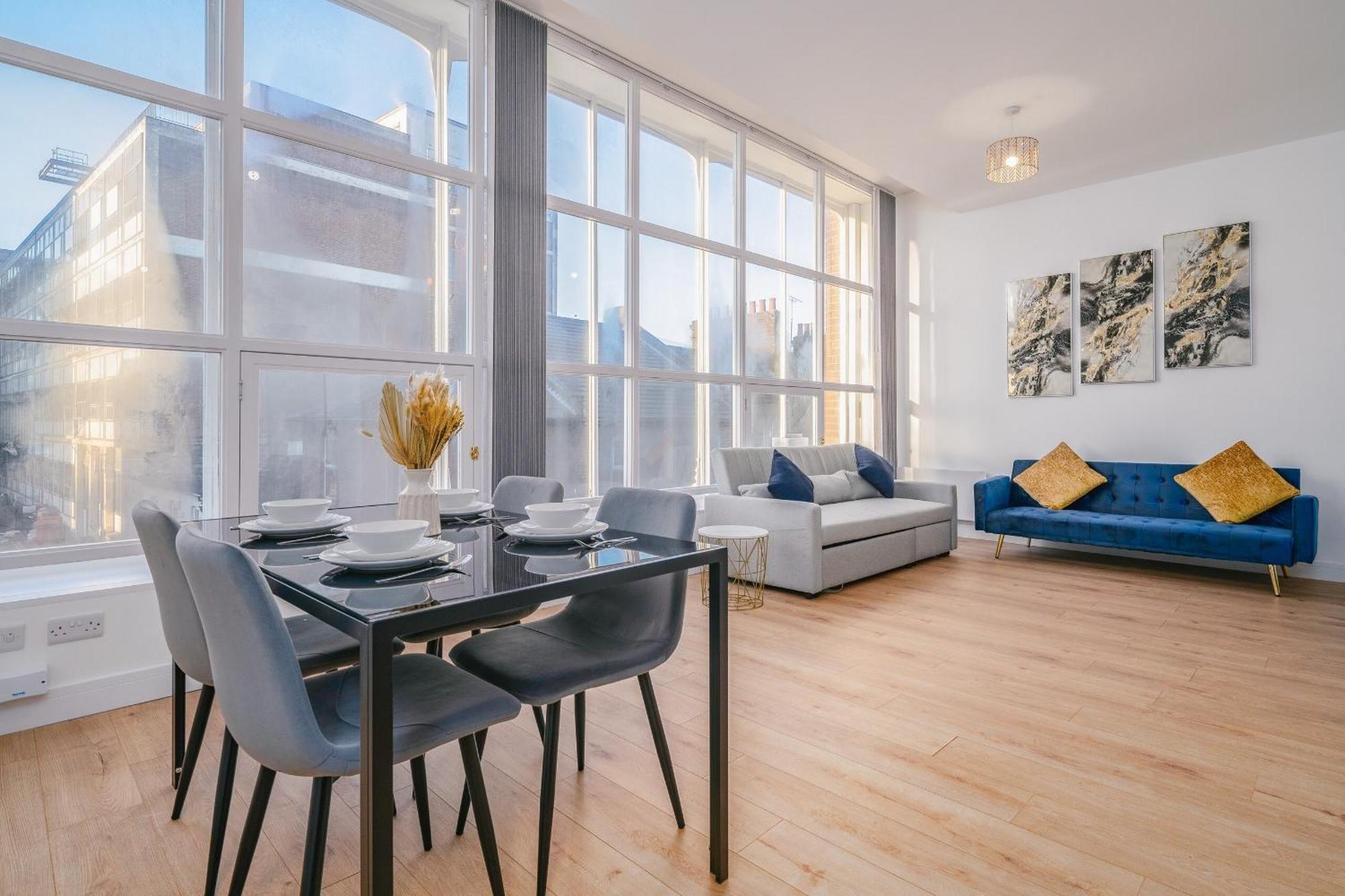 Apartment Town Centre - Near Airport & Train Station *